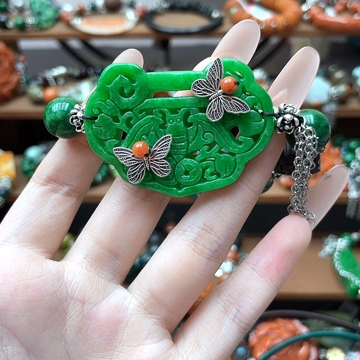 好***”翡翠未镶嵌手链饰品