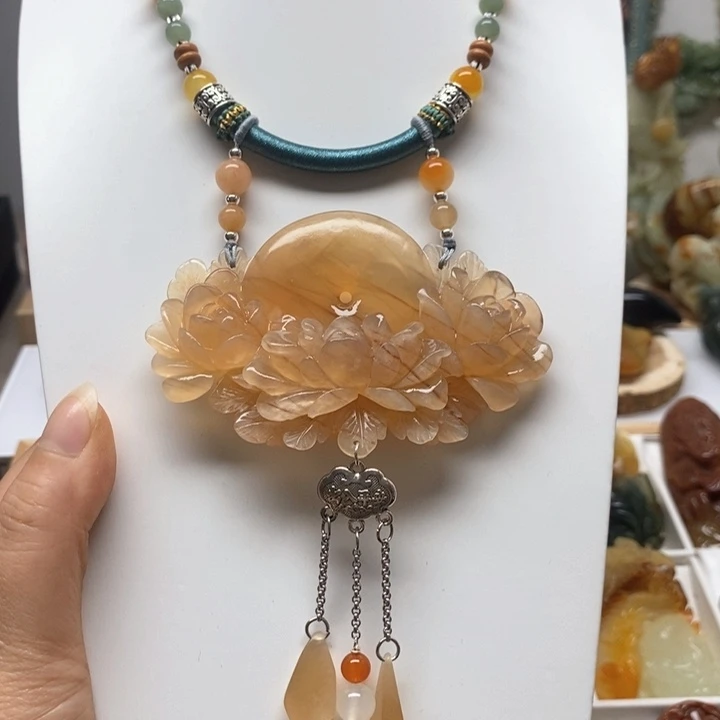 未镶嵌蛇纹石玉颈饰