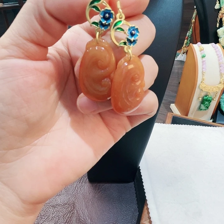 翡翠颈饰未镶嵌耳饰