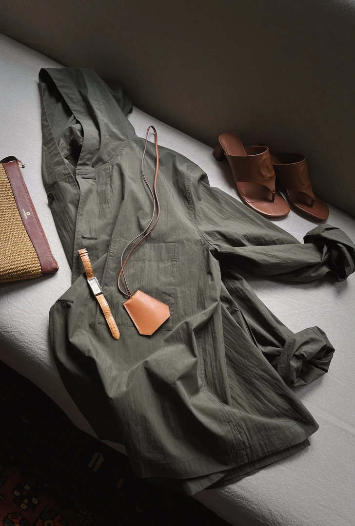 【阿黛】软皱感轻薄连帽风衣