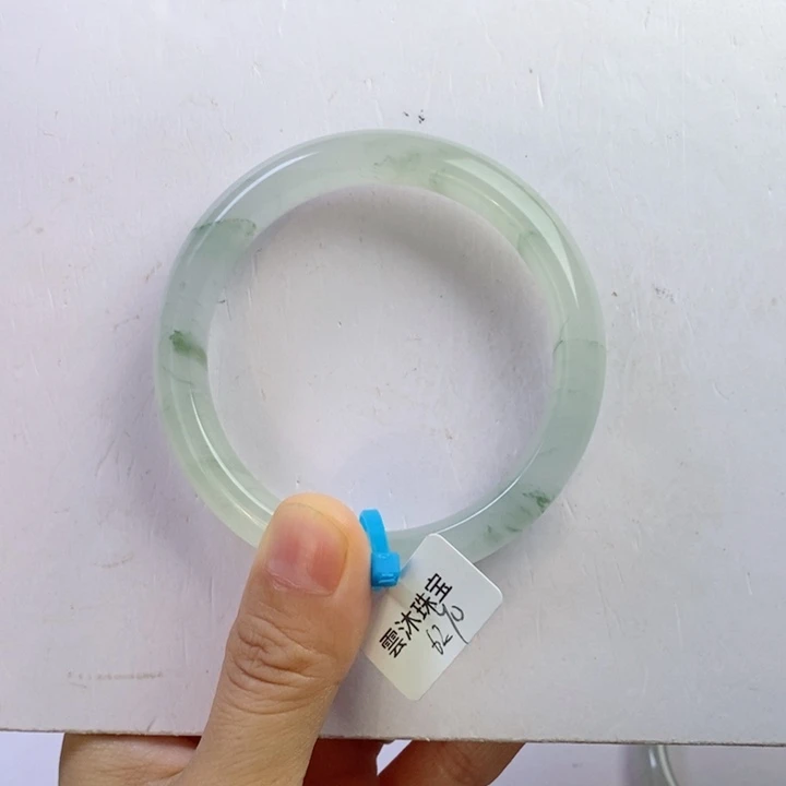 阿***油石英质玉未镶嵌手镯
