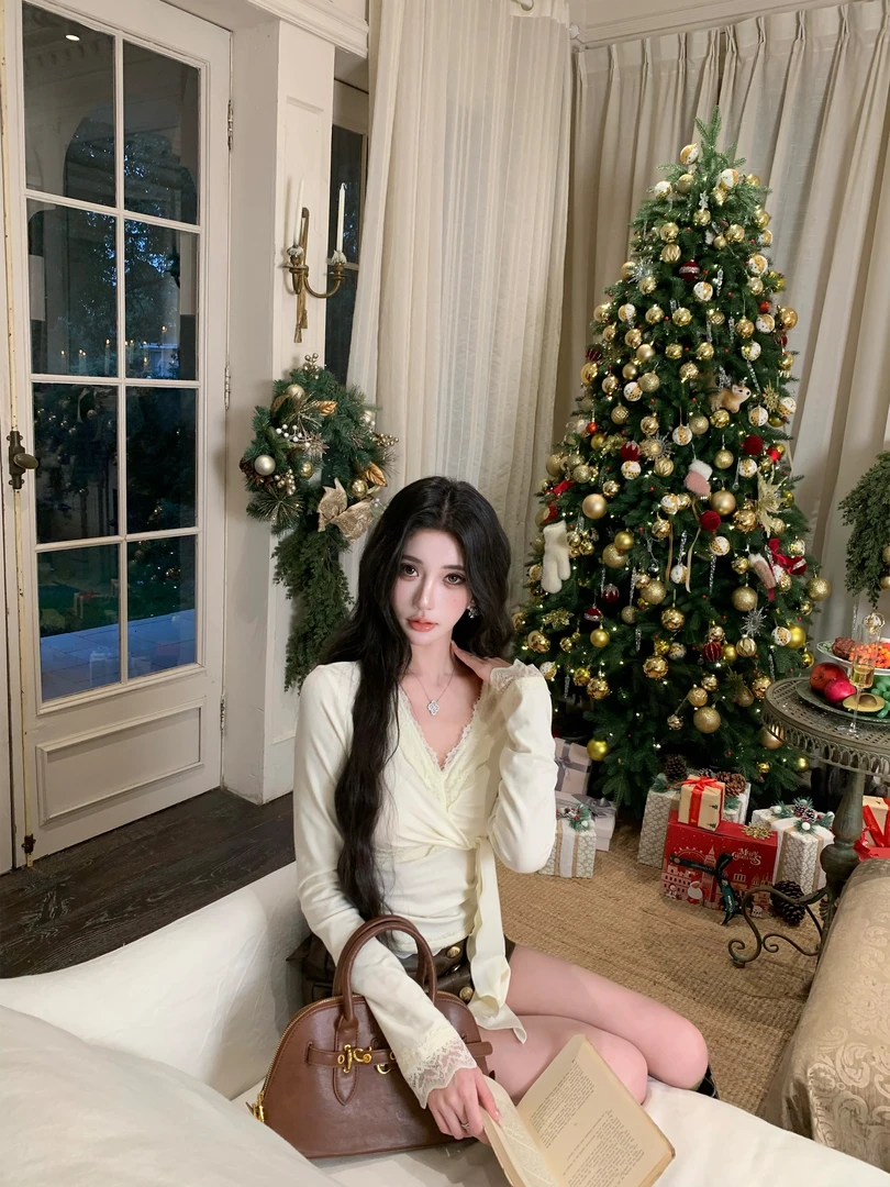 温柔风甜美针织拼接蕾丝V领圣诞上衣女2025秋冬新款显瘦半裙套装