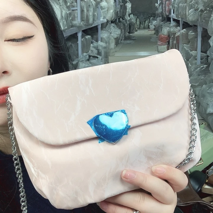 PU粉色皮时尚潮流休闲