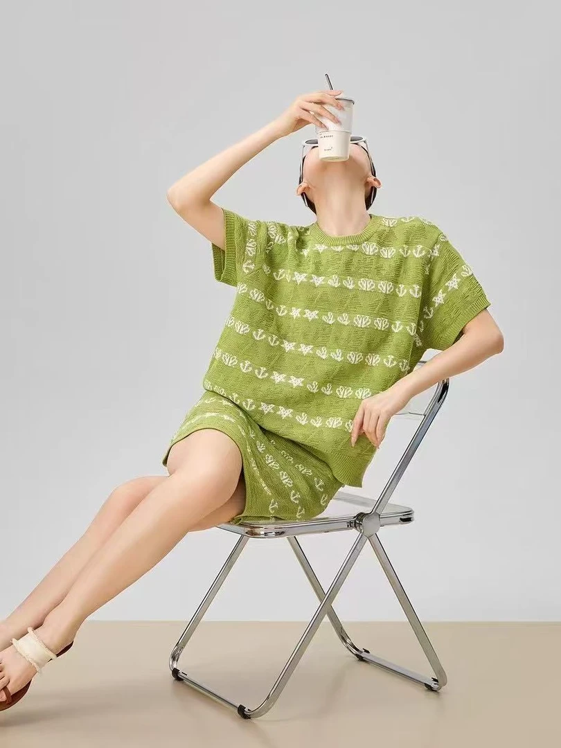 梅子【96-116下单备注】时尚休闲宽松圆领