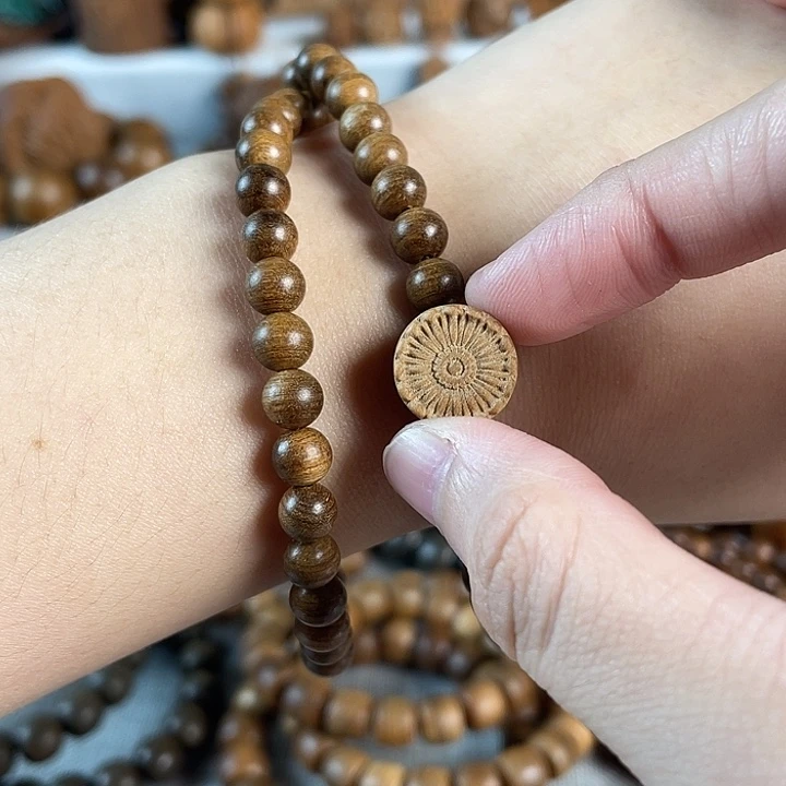 木老山檀香0.6双圈带雕刻件