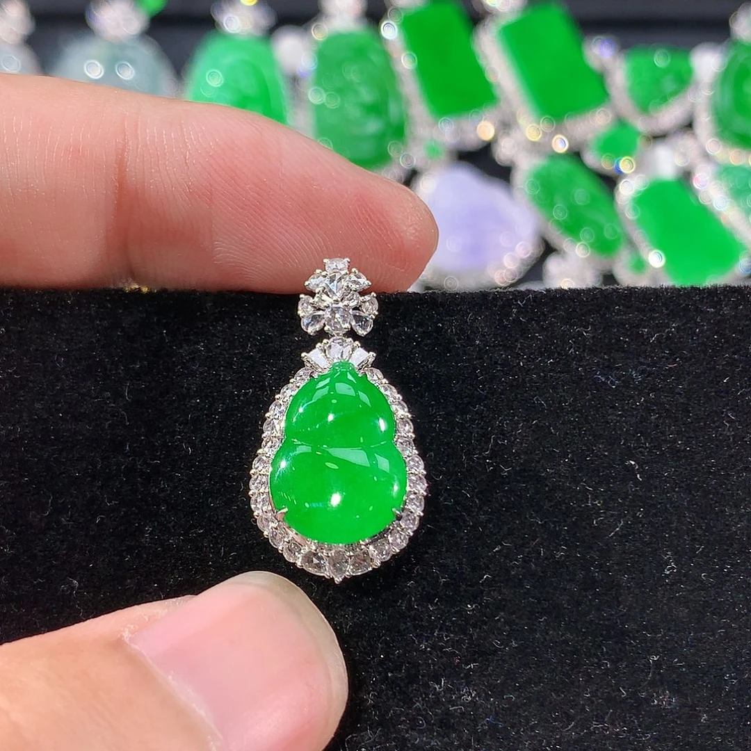 翡翠18K金镶嵌颈饰