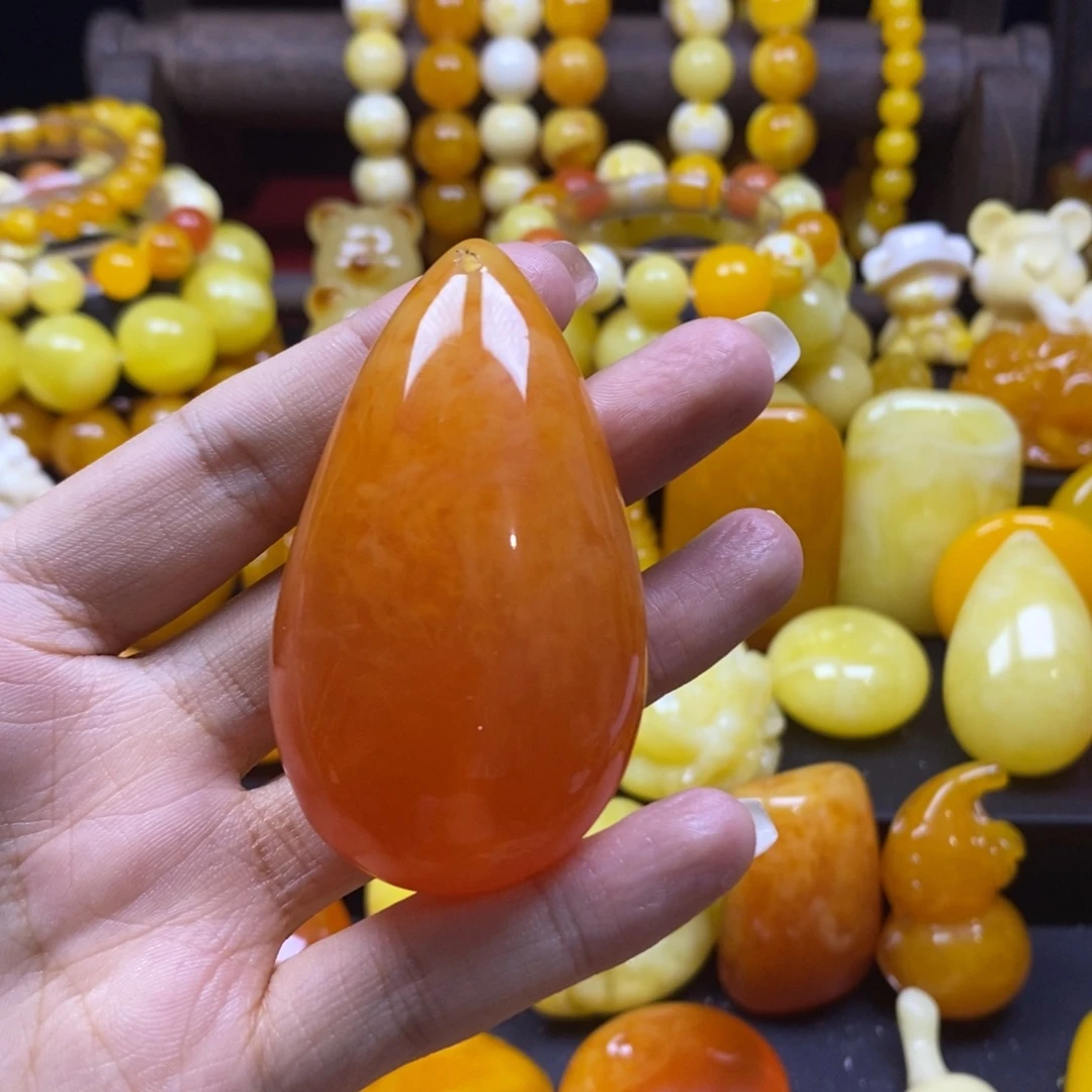 伊****非金属树脂蜜糖红水滴吊坠