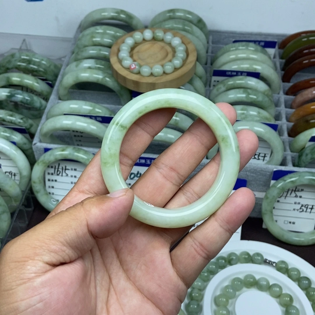 半***酒蛇纹石玉未镶嵌手镯