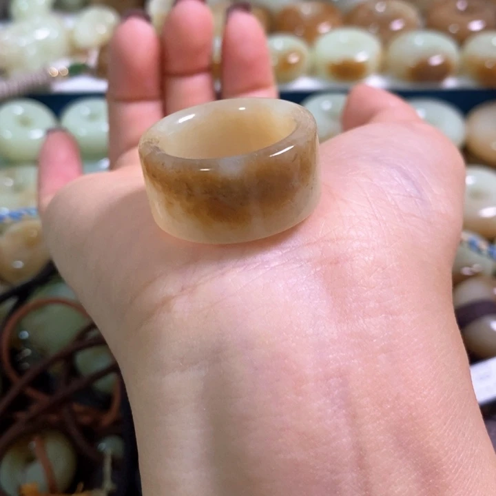 碱***l和田玉（糖玉）未镶嵌戒指