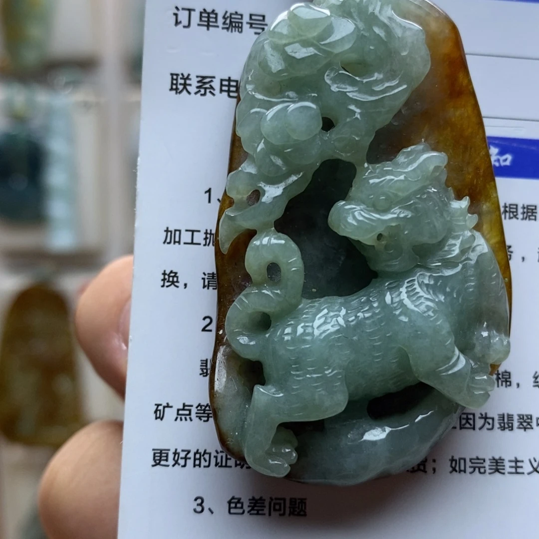翡翠未镶嵌颈饰虎