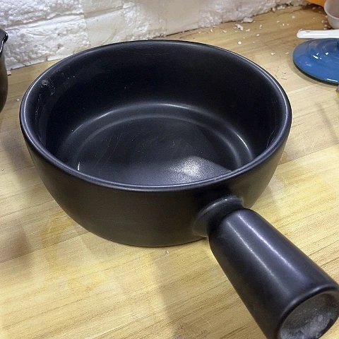 微瑕，明火，口径19高度7变形无盖黑色