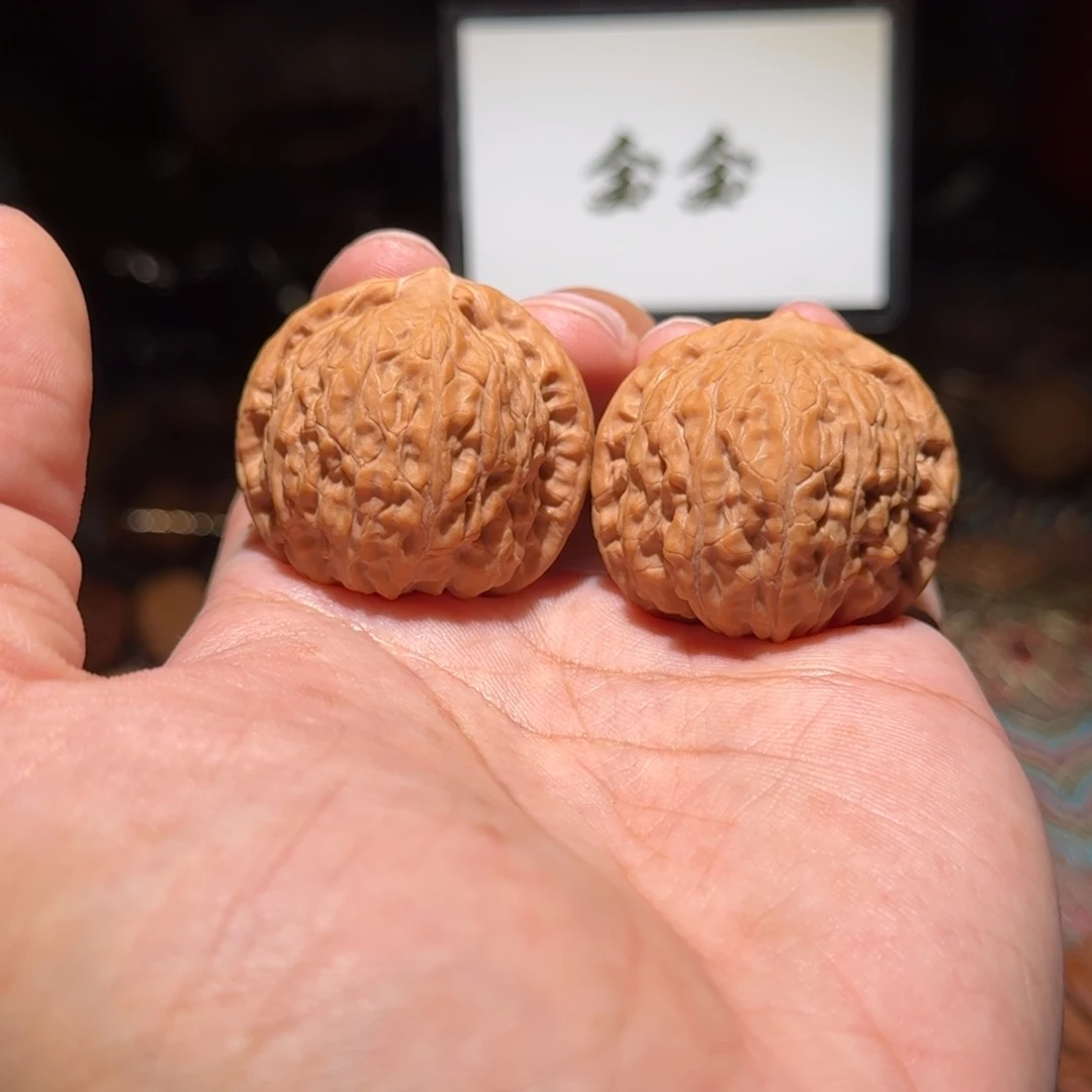 核桃把件1289乾隆磨，尺寸37 36 33