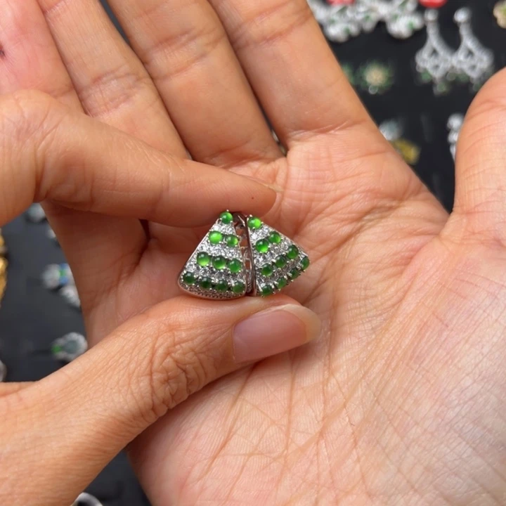 沐***儿翡翠银S925镶嵌耳饰