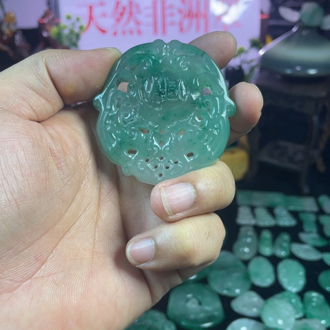 石英质玉（非洲翠）未镶嵌颈饰