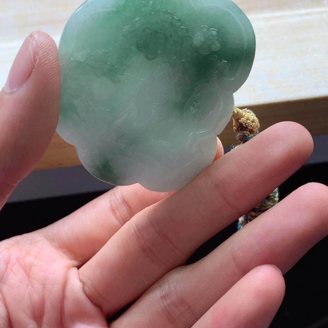 翡翠颈饰未镶嵌吊坠