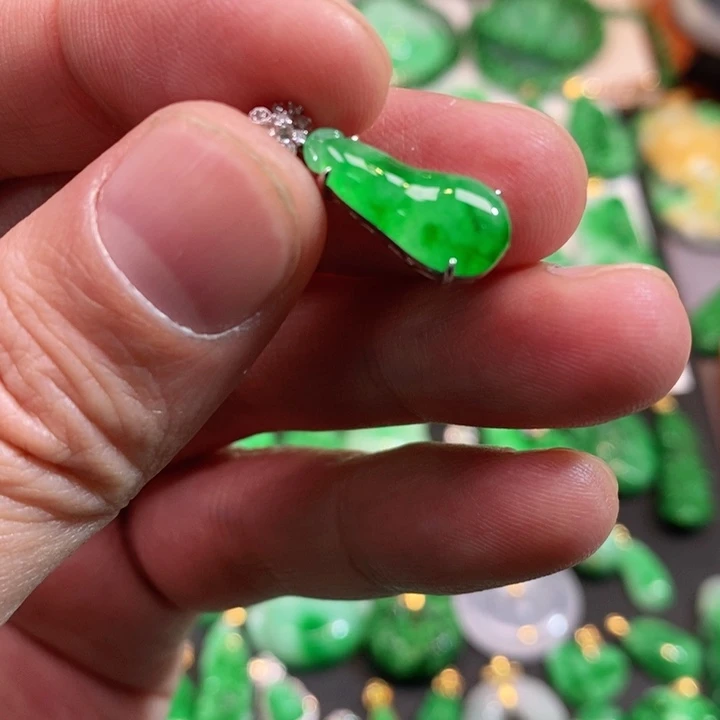 颈饰未镶嵌翡翠吊坠