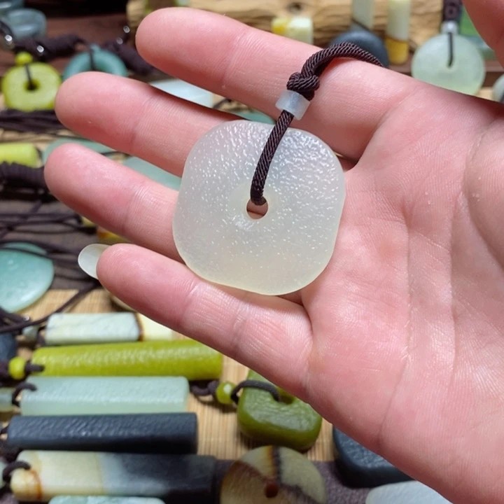 蛇纹石玉挂件未镶嵌尧*