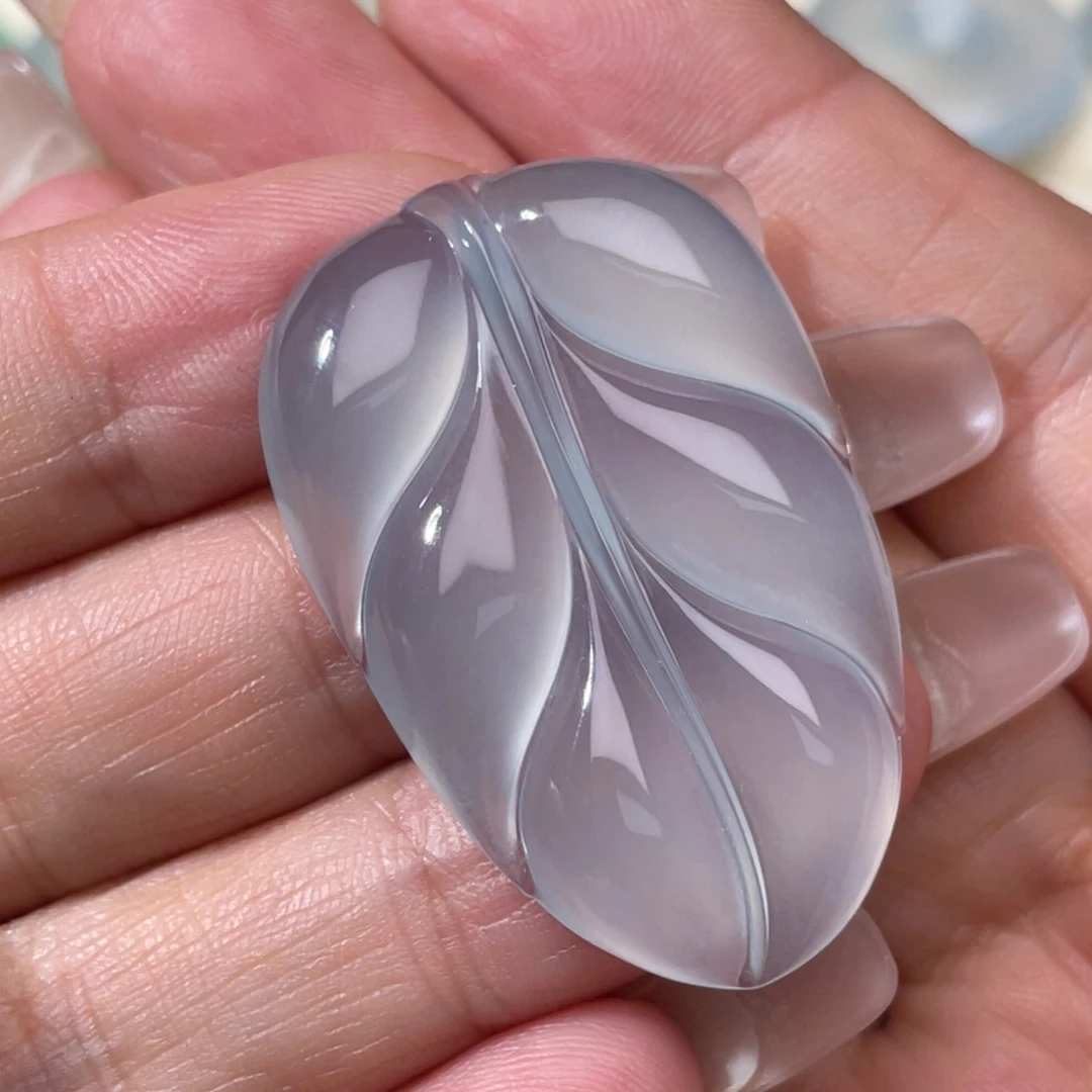 翡翠颈饰未镶嵌叶子