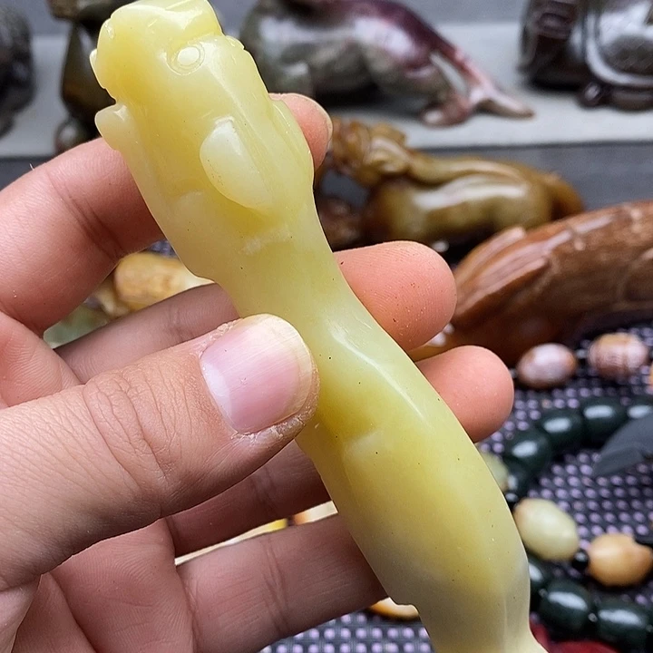 未镶嵌蛇纹石玉颈饰