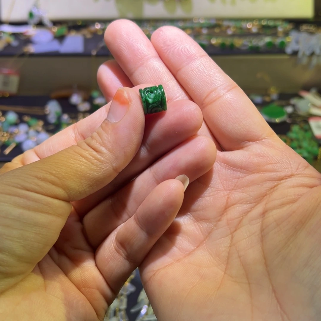 颈饰未镶嵌翡翠支持复检，缅料