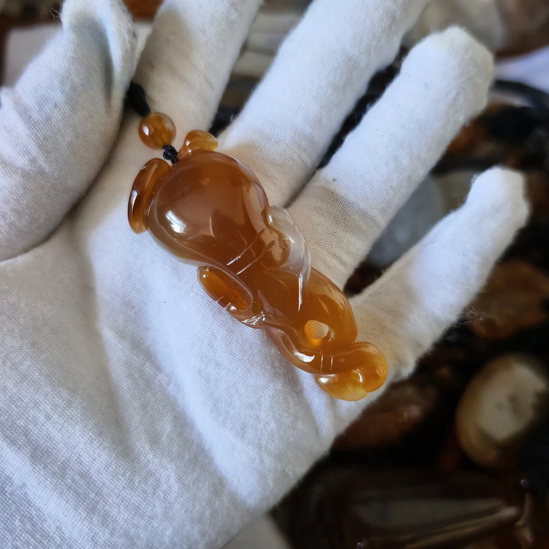 309号北红天然玛瑙吊坠人生如意