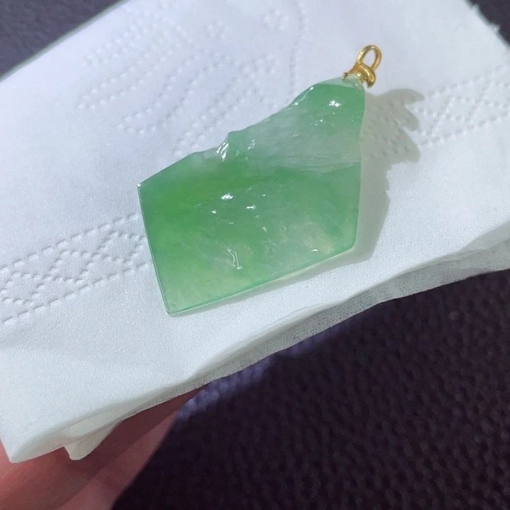 翡翠颈饰未镶嵌翡翠