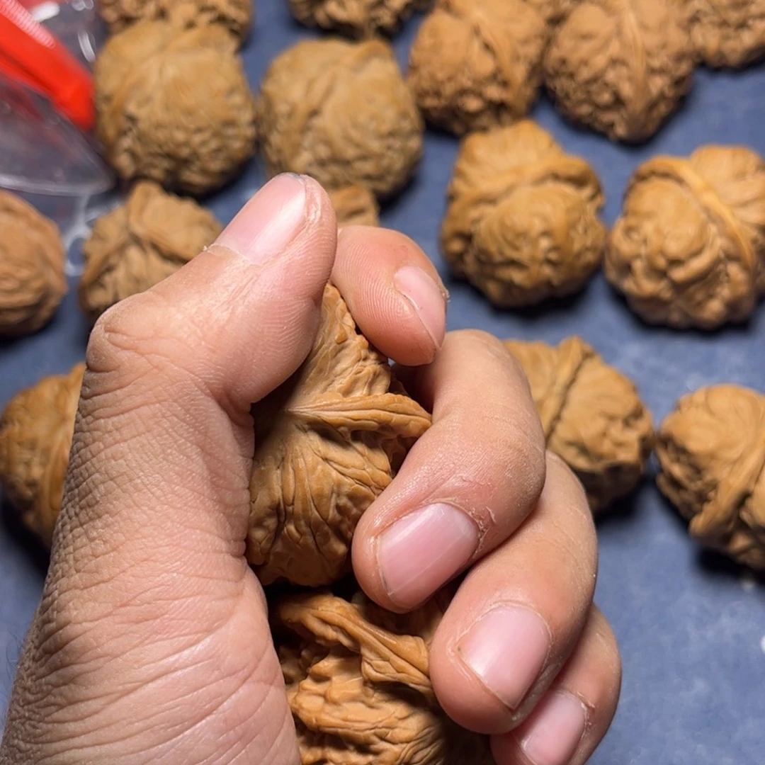 文玩核桃把件文玩核桃昌平闷尖狮子头