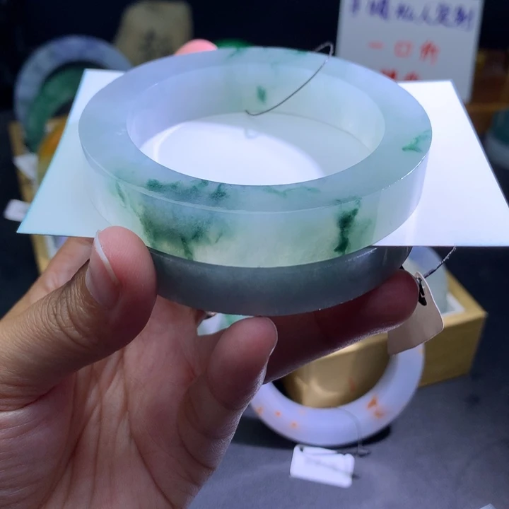 定制翡翠未镶嵌翡翠手镯