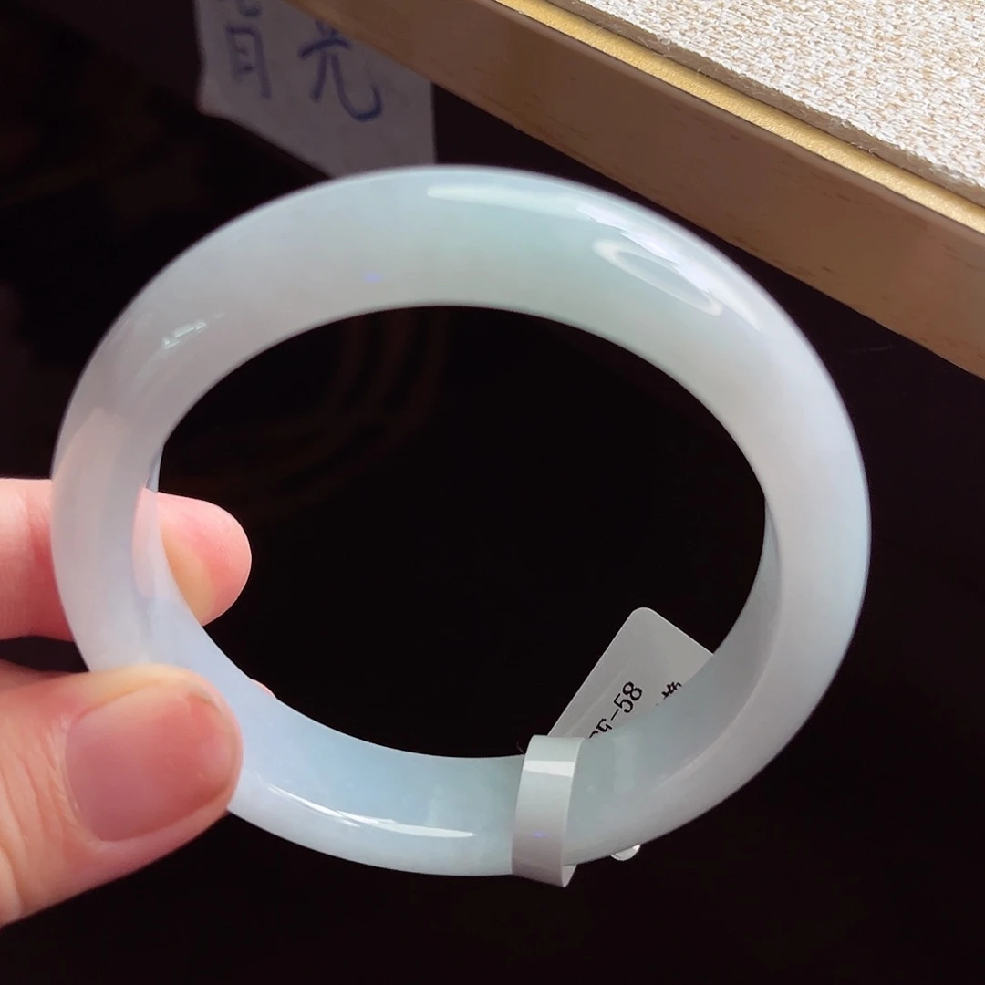 翡翠手镯未镶嵌手镯