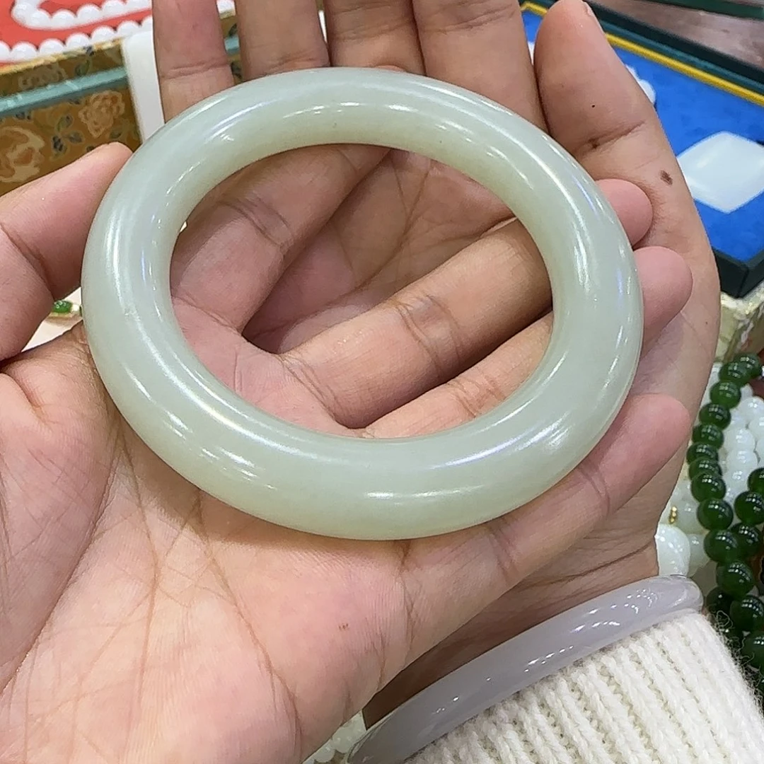 和田玉手镯未镶嵌百***时