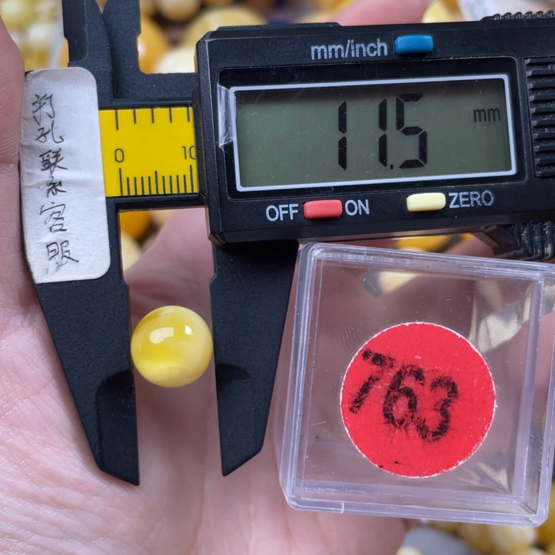 蜜蜡未镶嵌珠宝奇石