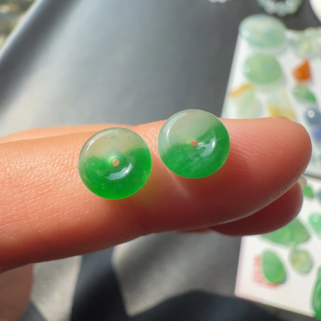 定制翡翠未镶嵌冰阳绿一对平安扣