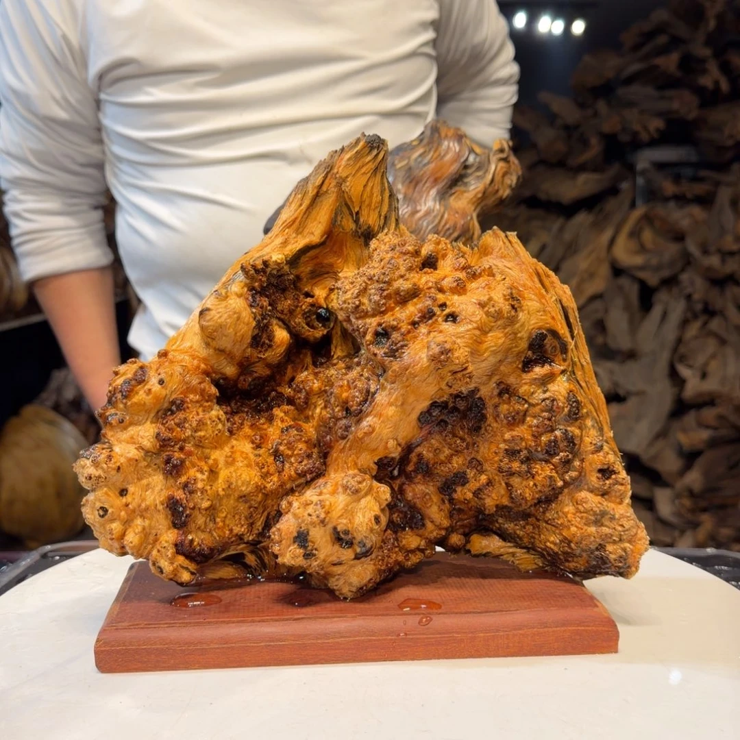 小***号木王一刀琥珀木摆件54