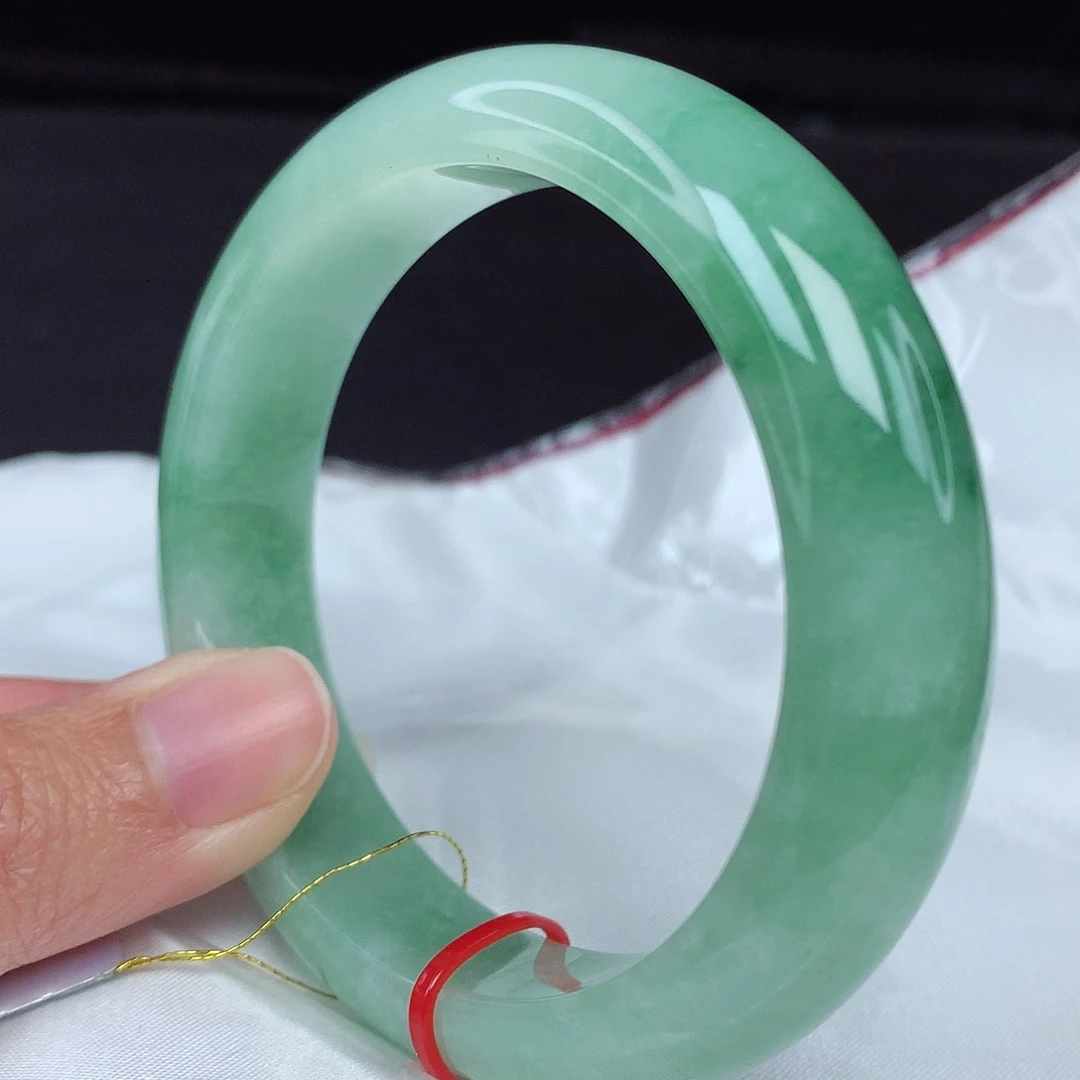 翡翠手镯未镶嵌57圈3636轮胎