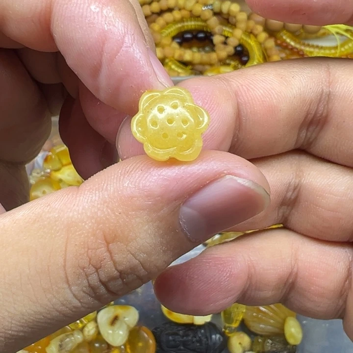 琥珀未镶嵌珠宝奇石