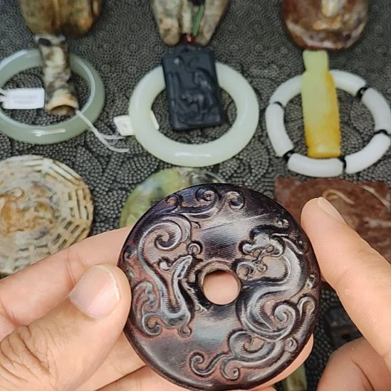 吊坠龙脊菩提物件优美，欢迎咨询