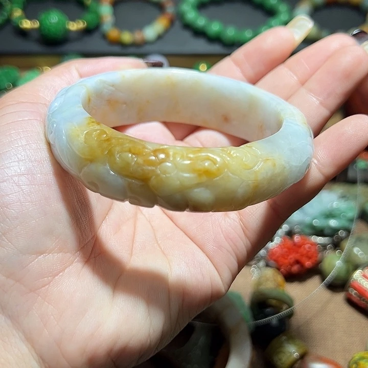 翡翠手镯未镶嵌翡翠手镯