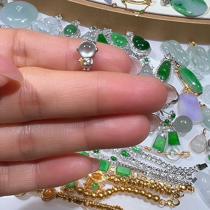 颈饰18K金镶嵌翡翠吊坠18k