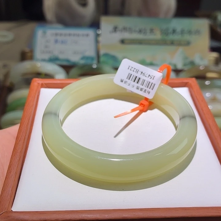 和田玉未镶嵌手镯75。 57