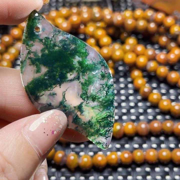 玛瑙/玉髓颈饰未镶嵌草*