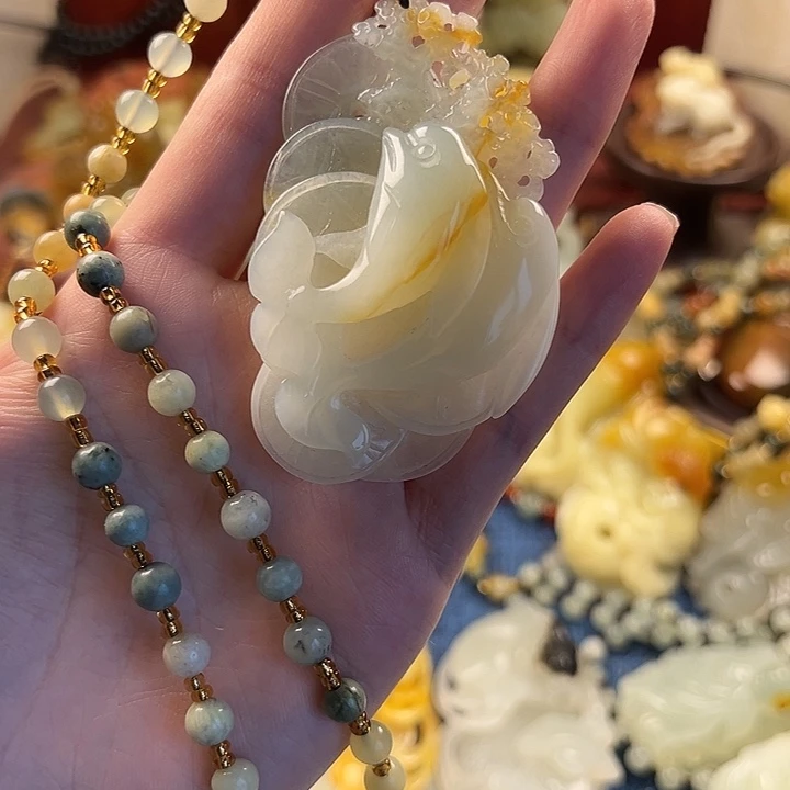 宁***）蛇纹石玉合金颈饰