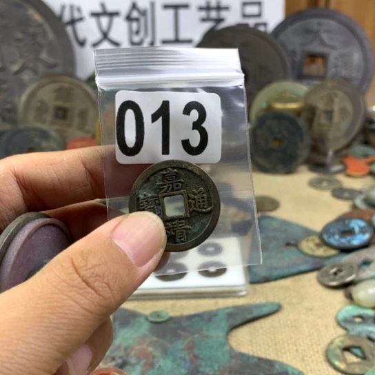春***象铜现代文创工艺品