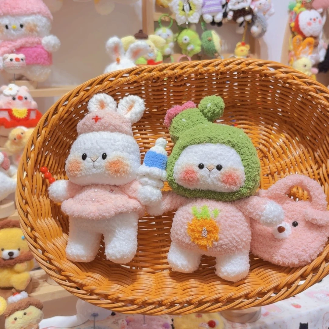 针织品小兔子摆件哦