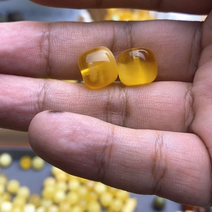 琥珀裸石未镶嵌毛*37号12*10.8左右2颗