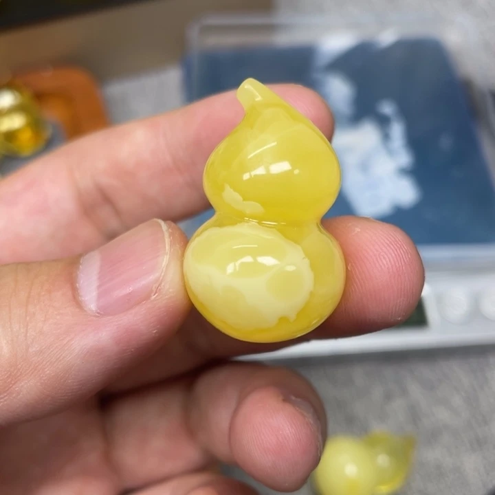 A***爱琥珀未镶嵌珠宝奇石