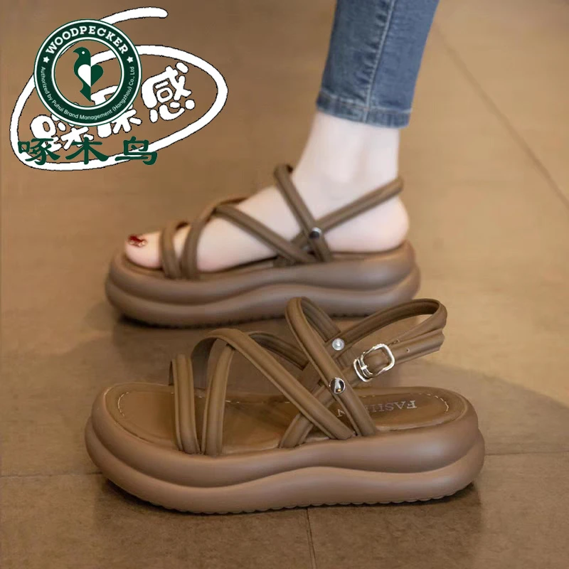 啄木鸟踩屎感罗马配裙子凉鞋女2025夏季新款小码厚底休闲沙滩凉拖