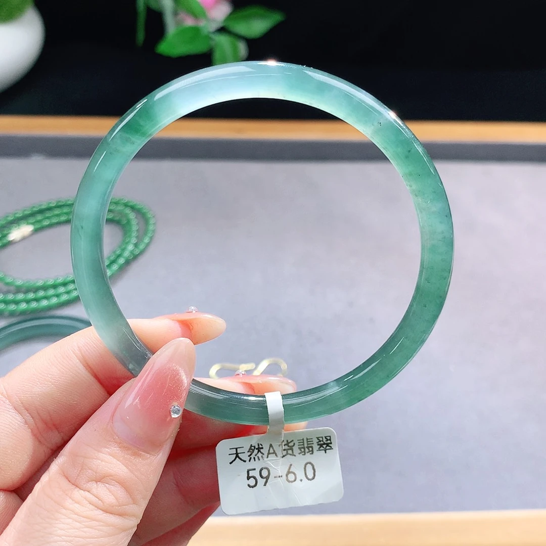 未镶嵌手镯（圆镯）翡翠