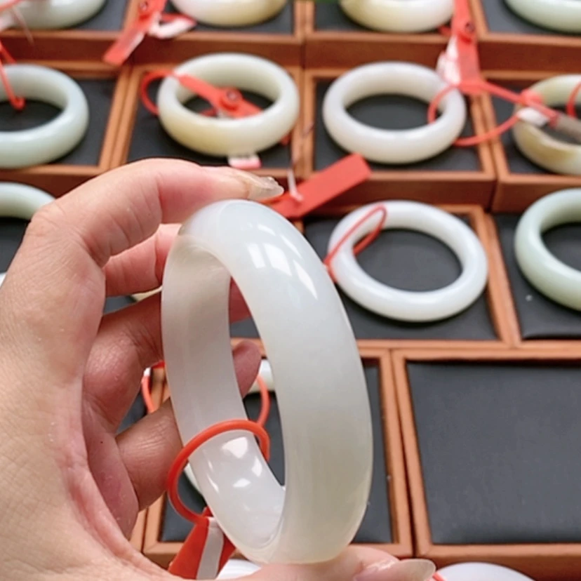 【闪购商品】未镶嵌手镯和田玉