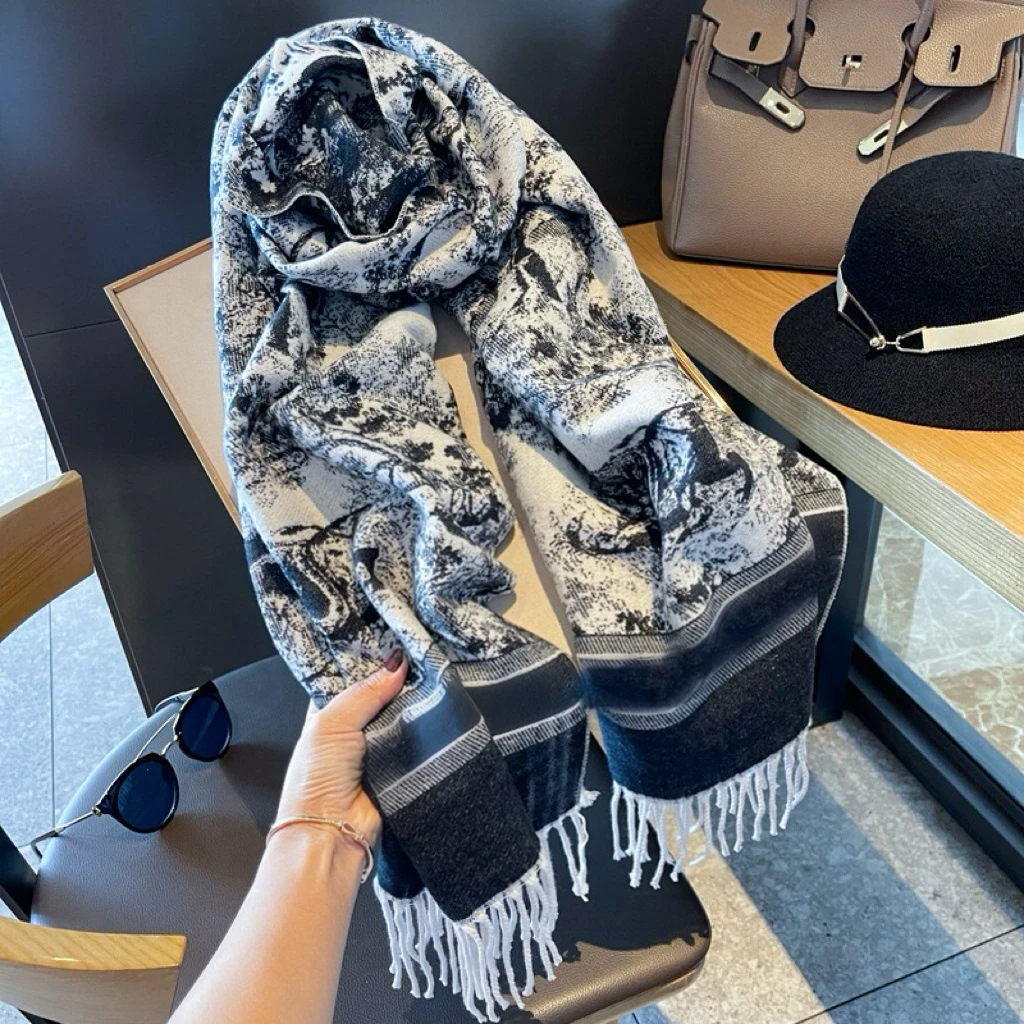 WG围巾女款爆款2025新款赵丽颖同款披肩羊绒围巾送女生的生日礼物