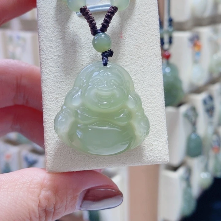 小***事和田玉未镶嵌颈饰